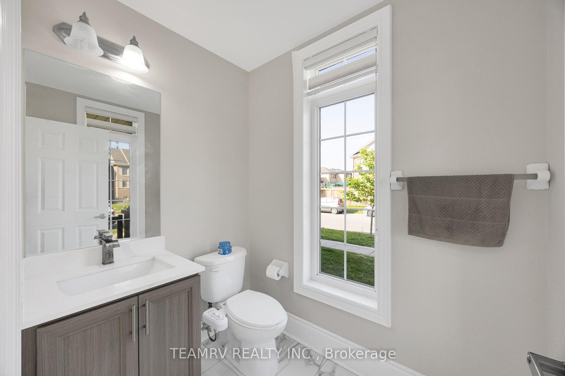 1161 Upper Thames Drive photo 8