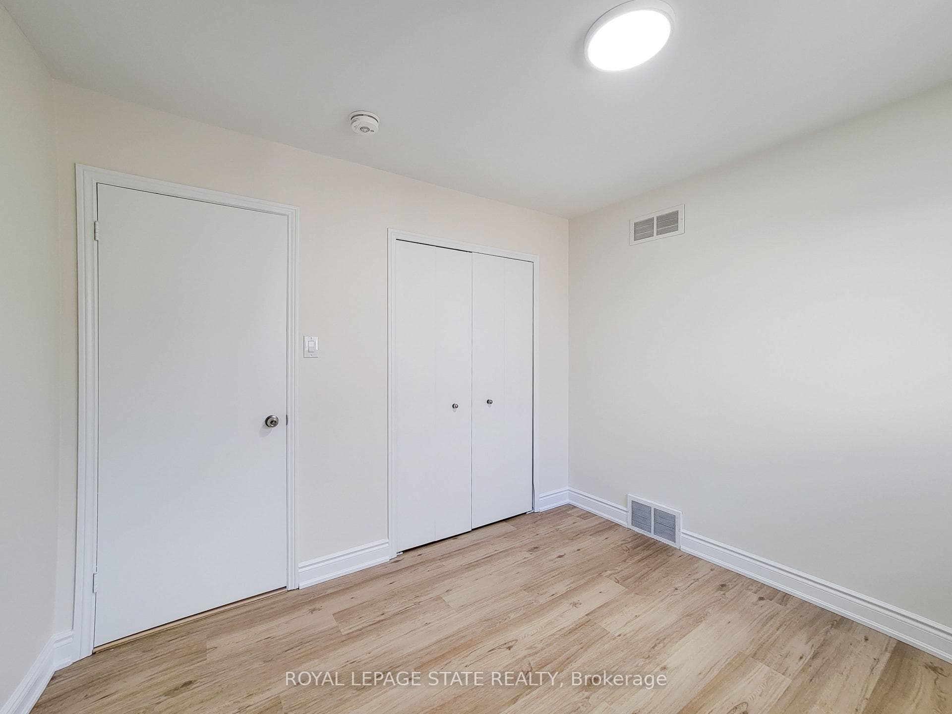 216 Ravenbury Drive photo 24