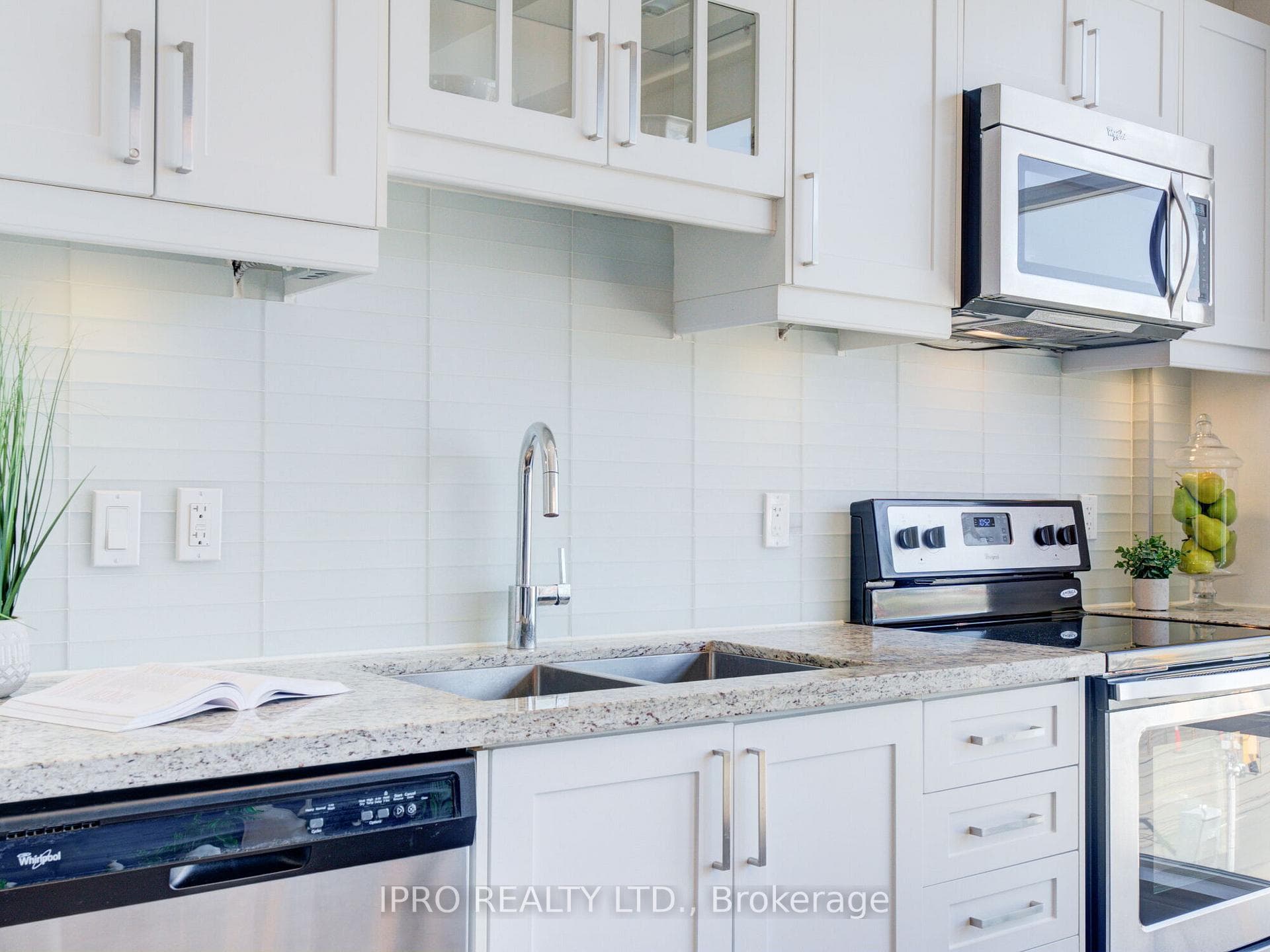 1003 Queen Street Unit 302 photo 18
