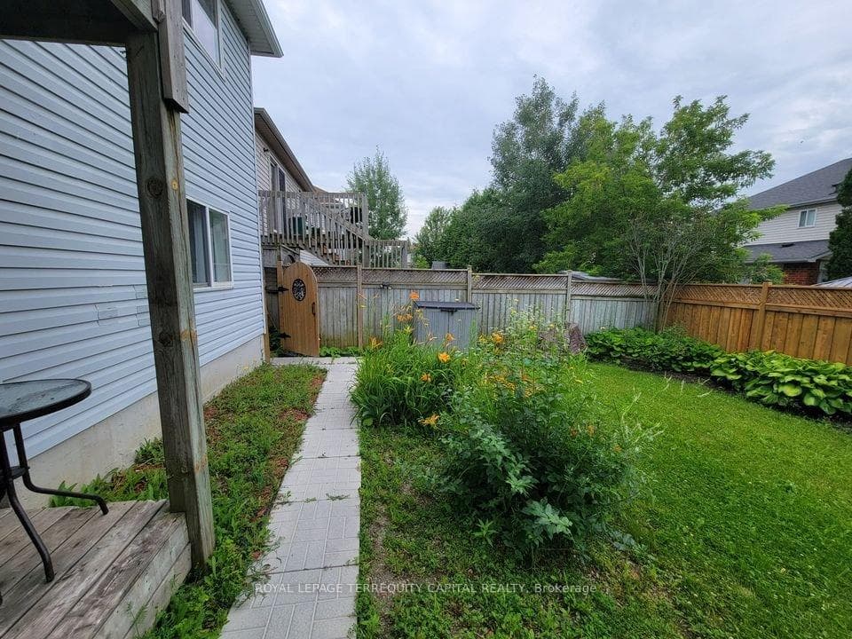 65 Moir Crescent Unit Lower photo 5
