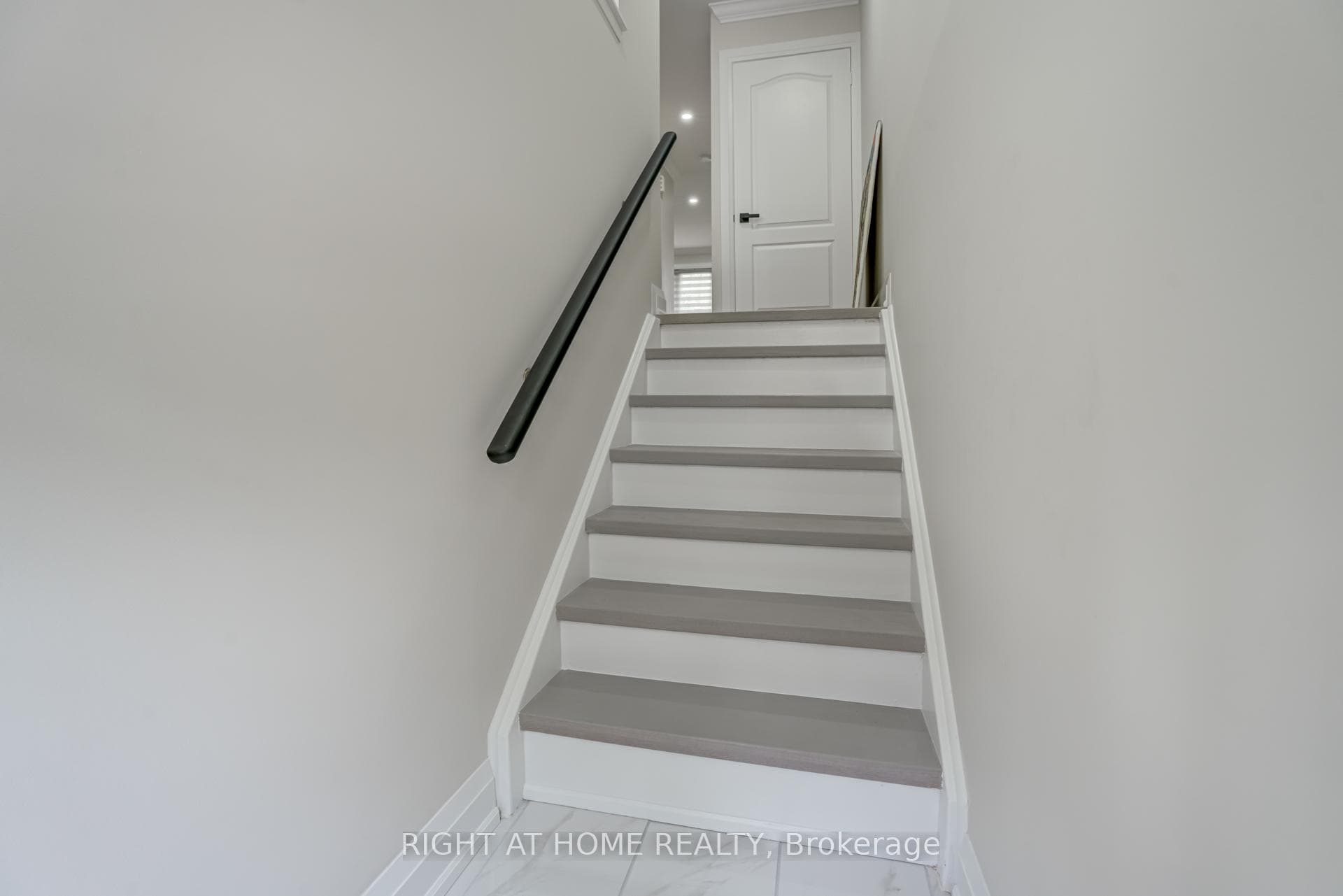 735 Sheppard Avenue Unit 6 photo 5