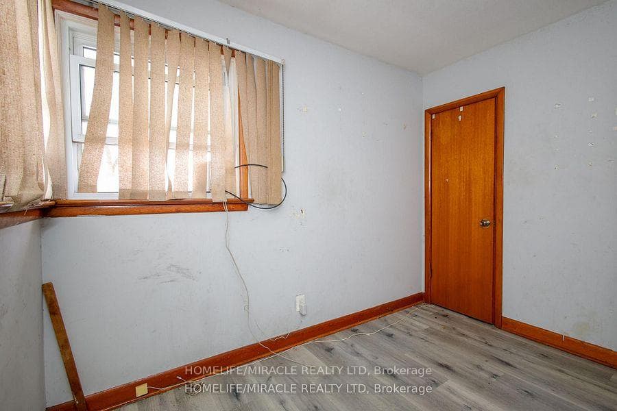 1171 Oxford Street photo 9