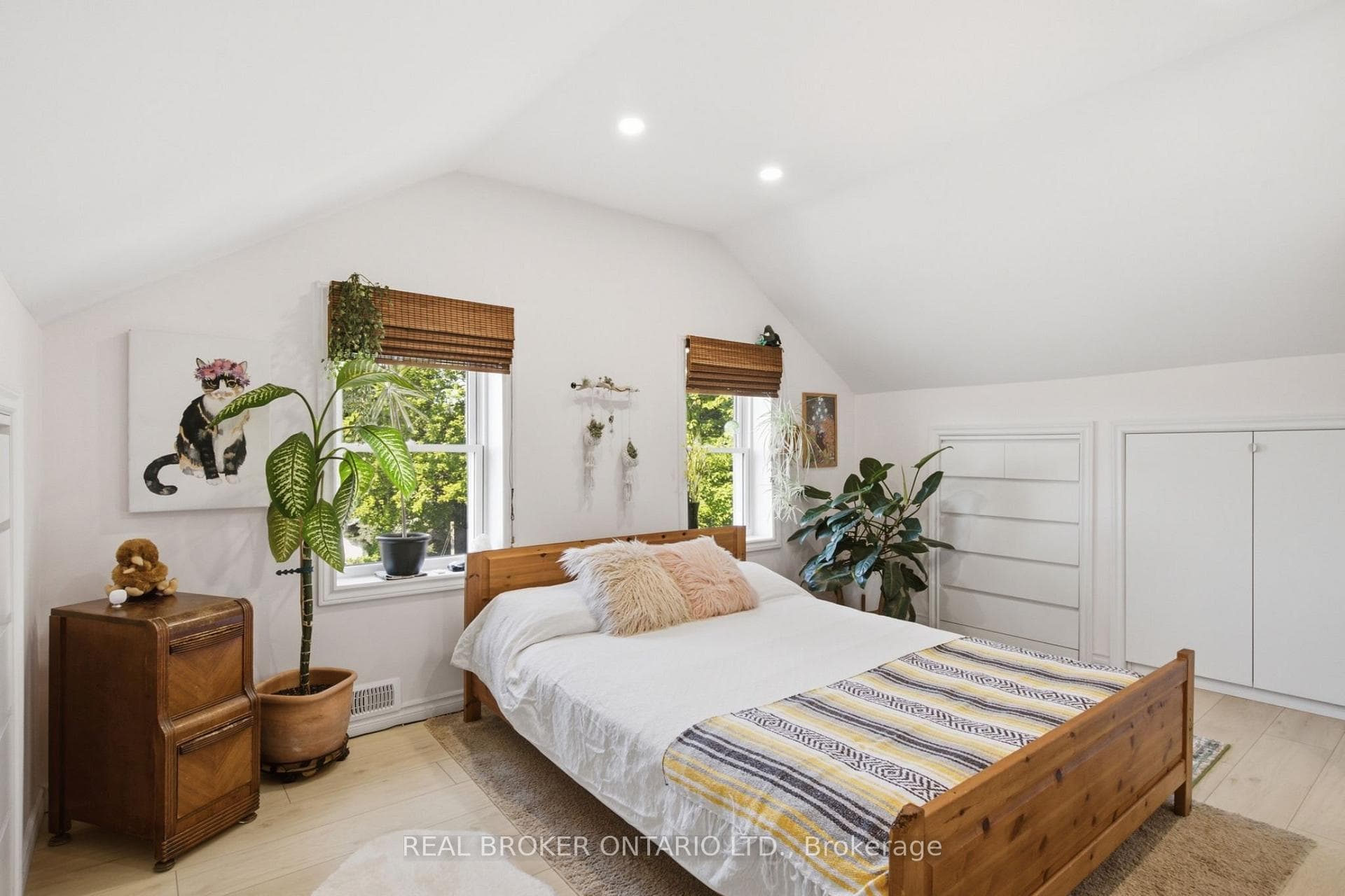 520 Elma Street photo 25