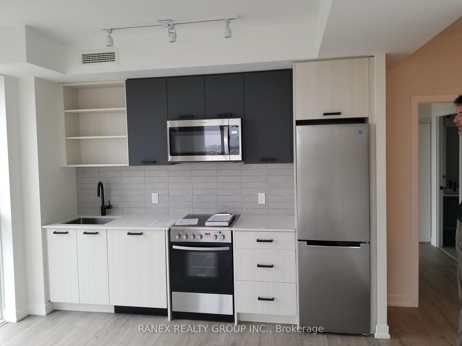 2300 St.Clair Avenue Unit 708 photo 4