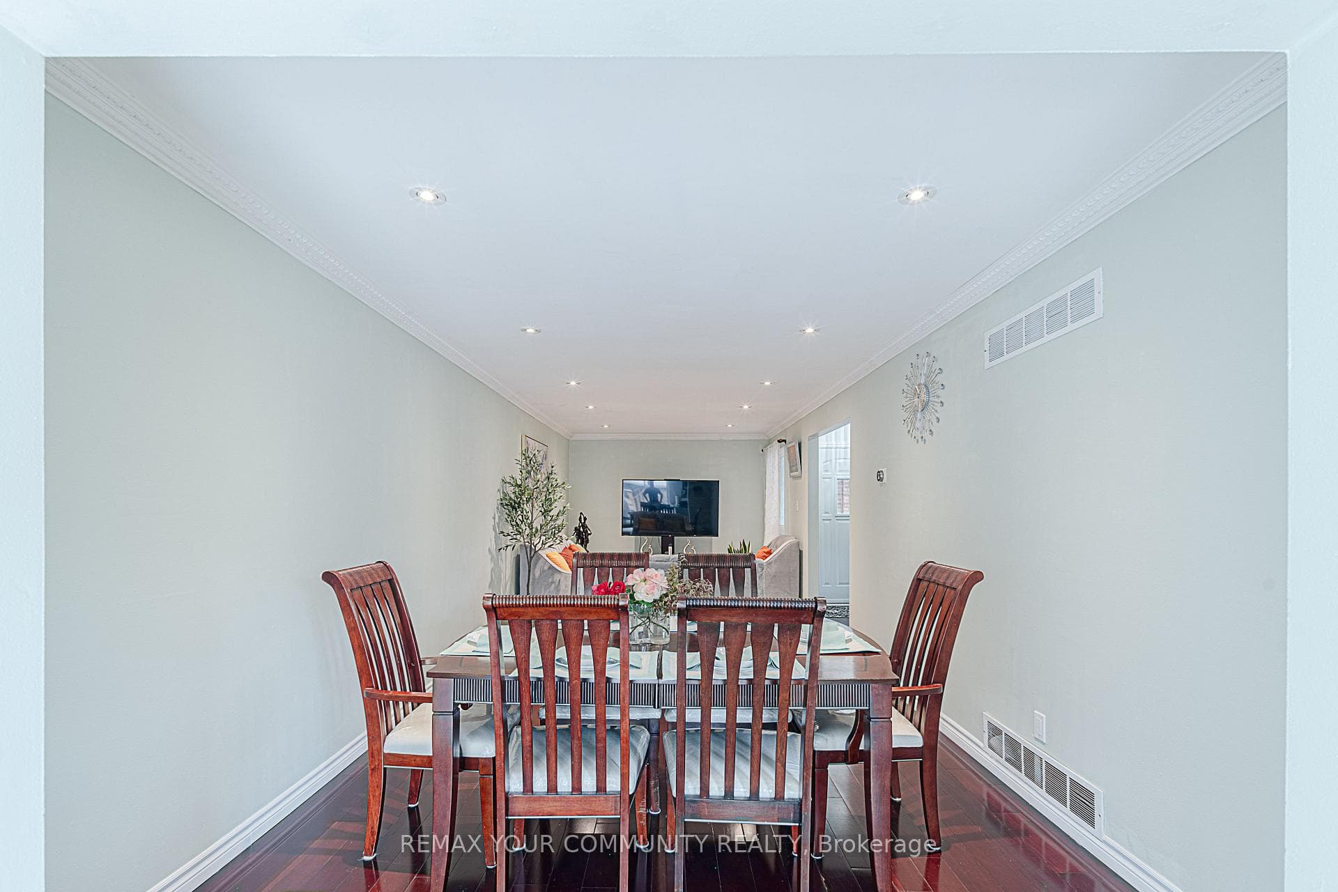 66 Trafford Crescent photo 10