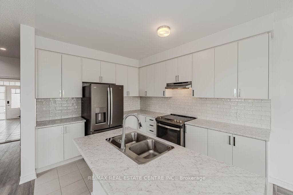 60 Edminston Drive photo 3