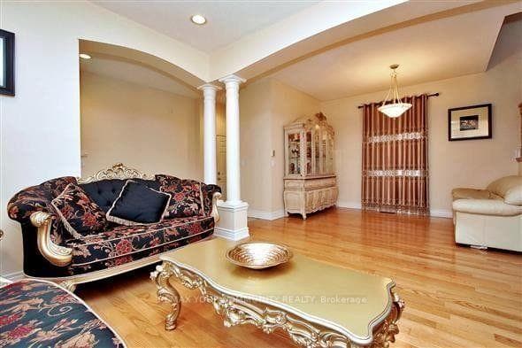33 GOLDEN OAK Avenue photo 3
