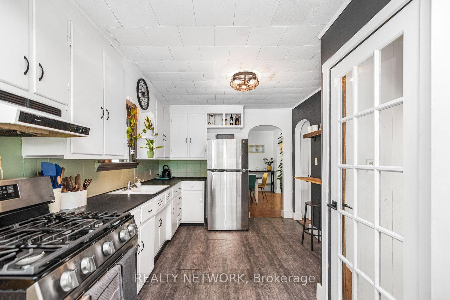 32 Grant Avenue photo 15