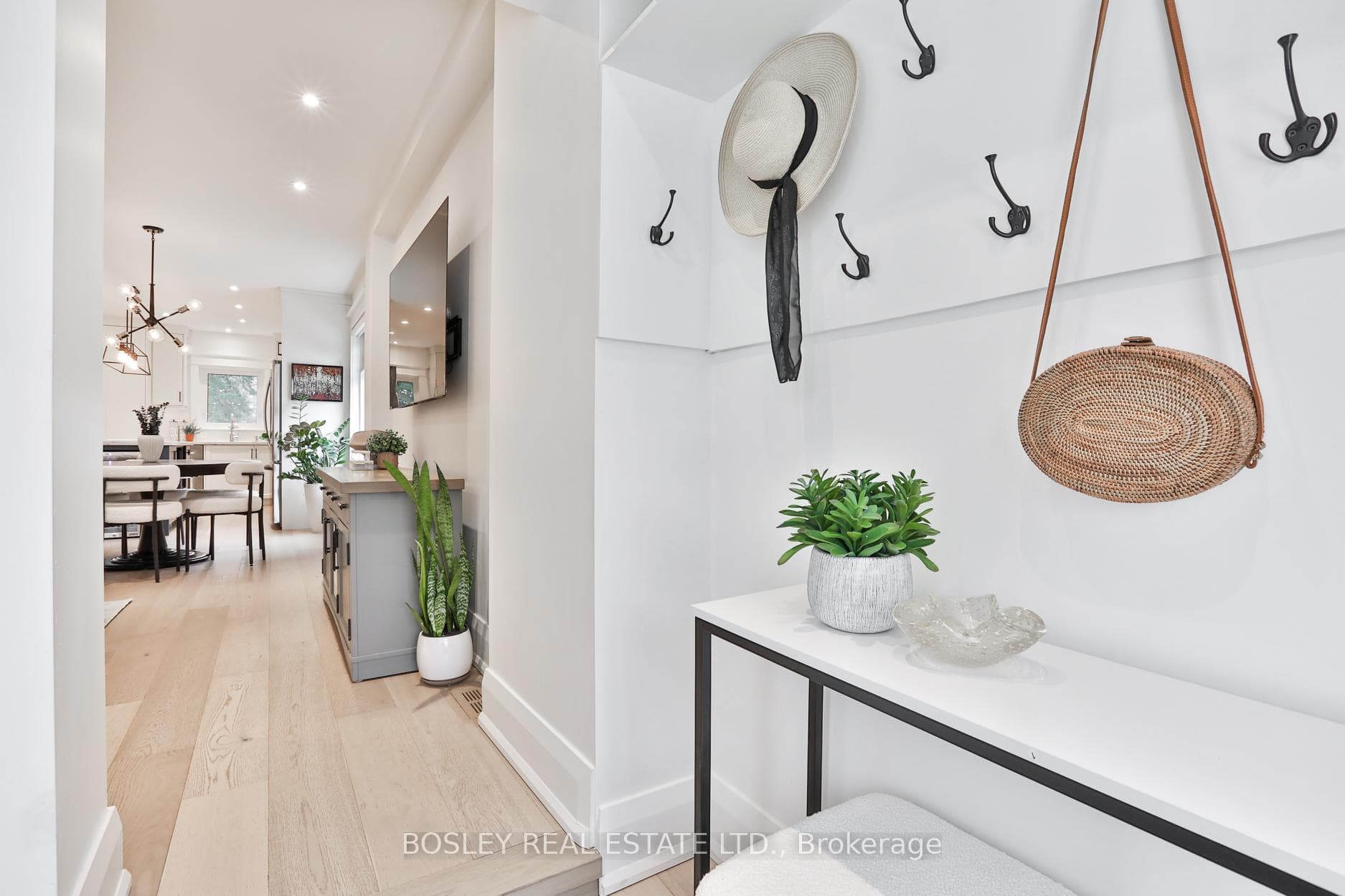 588 Merton Street photo 4