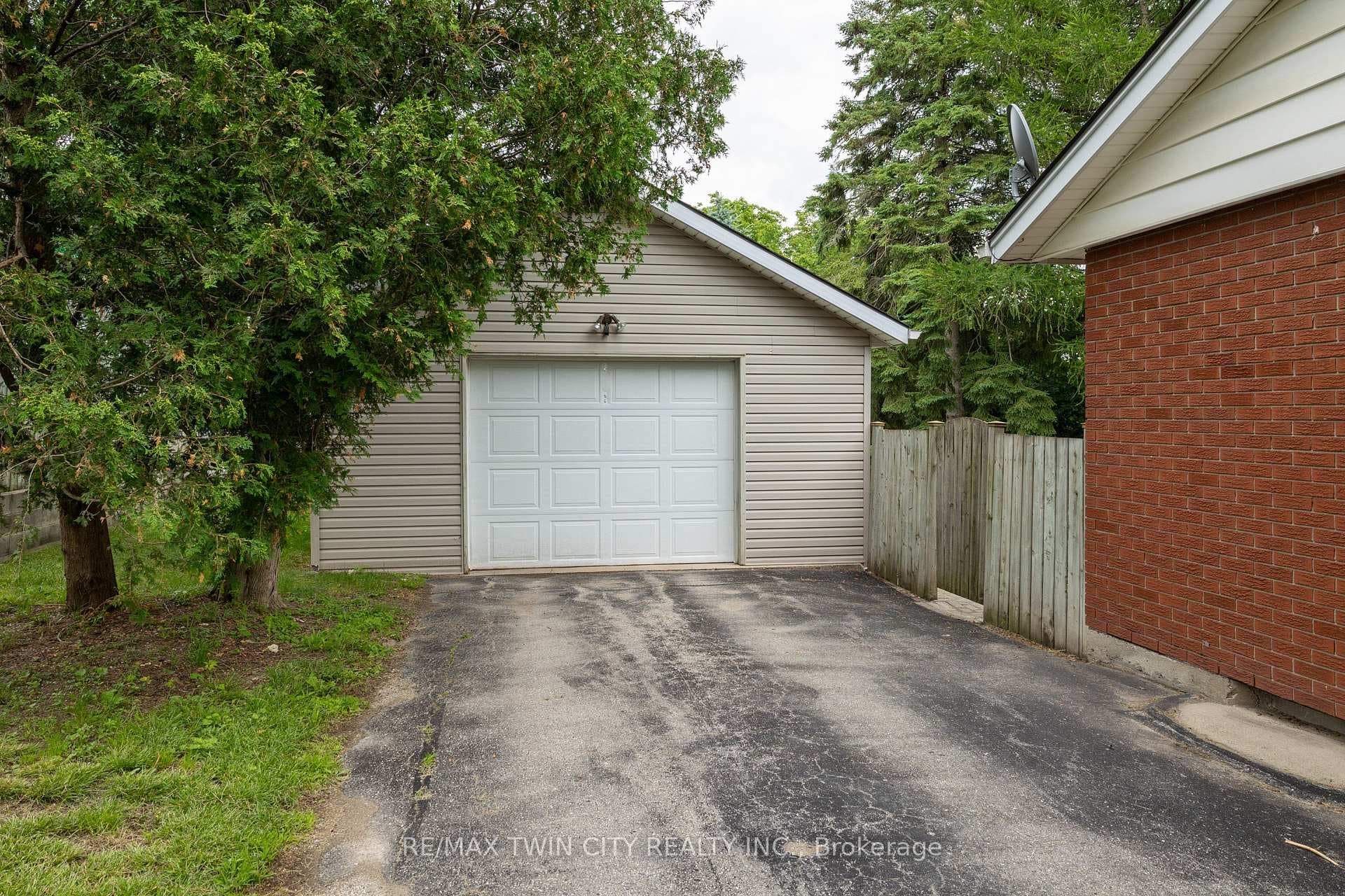 156 MUTUAL Street photo 10