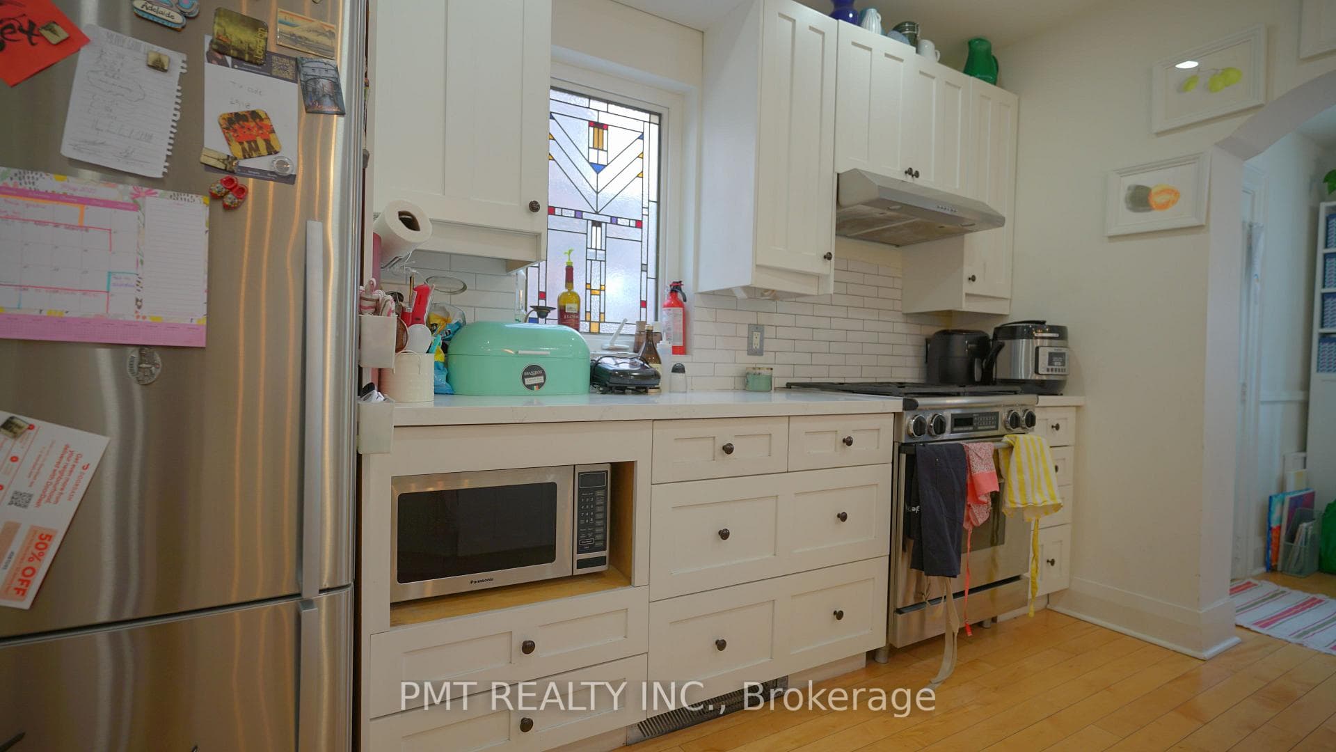 581 Soudan Avenue photo 11
