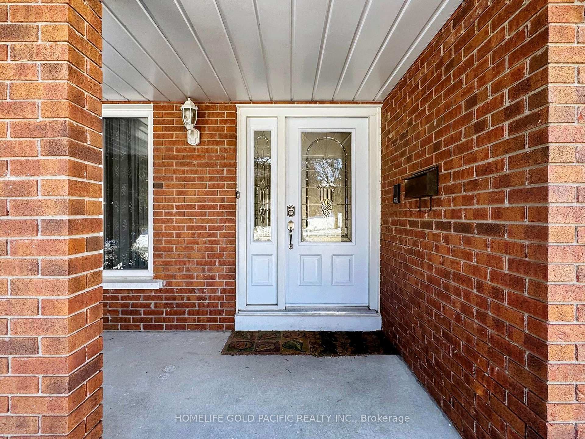 6 Loganberry Crescent photo 4