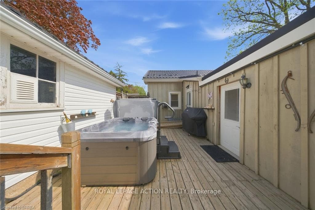 9 Keeton Lane photo 31
