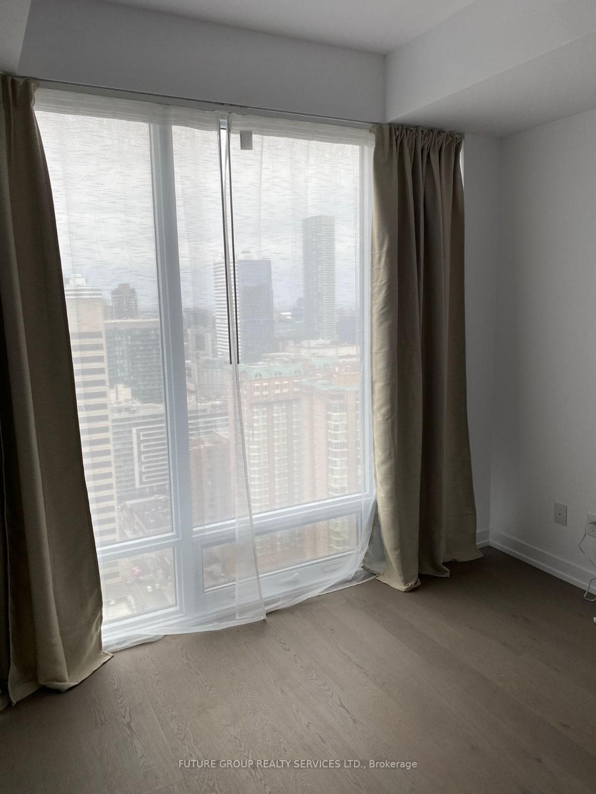 488 University Avenue Unit 2406 photo 28