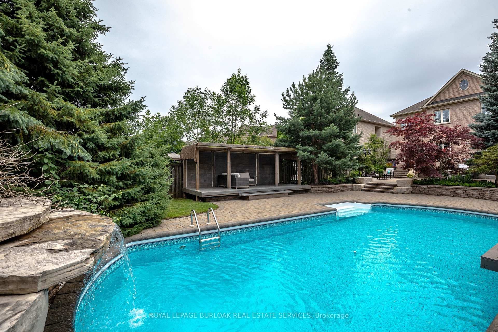 215 Burloak Drive photo 46