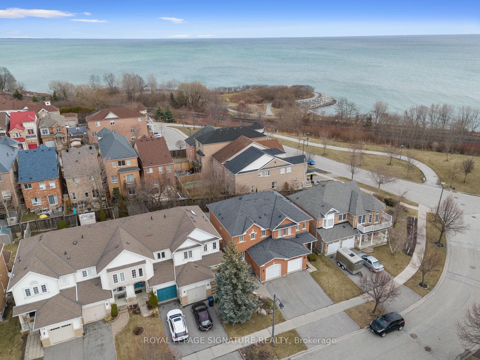 15 Eastport Drive photo 4