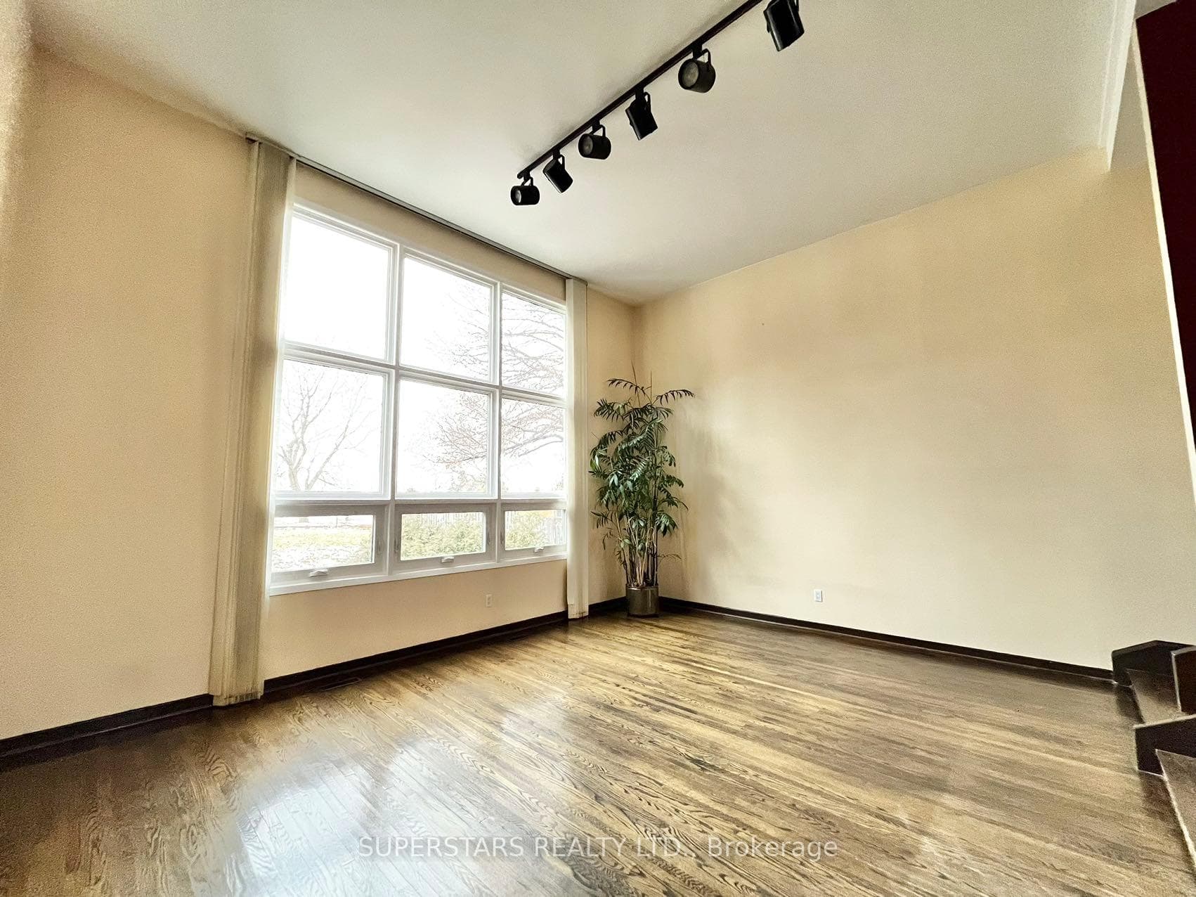 92 Francine Drive Unit Upper photo 6