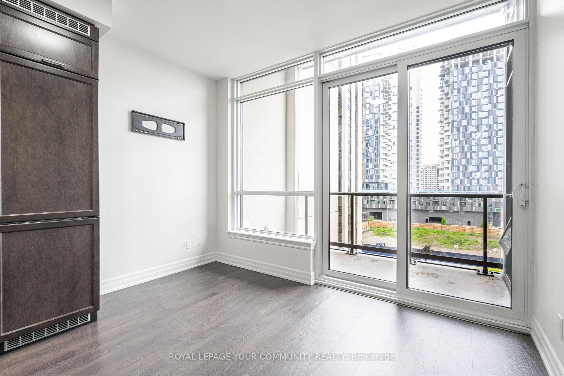 9075 Jane Street Unit 603 photo 8