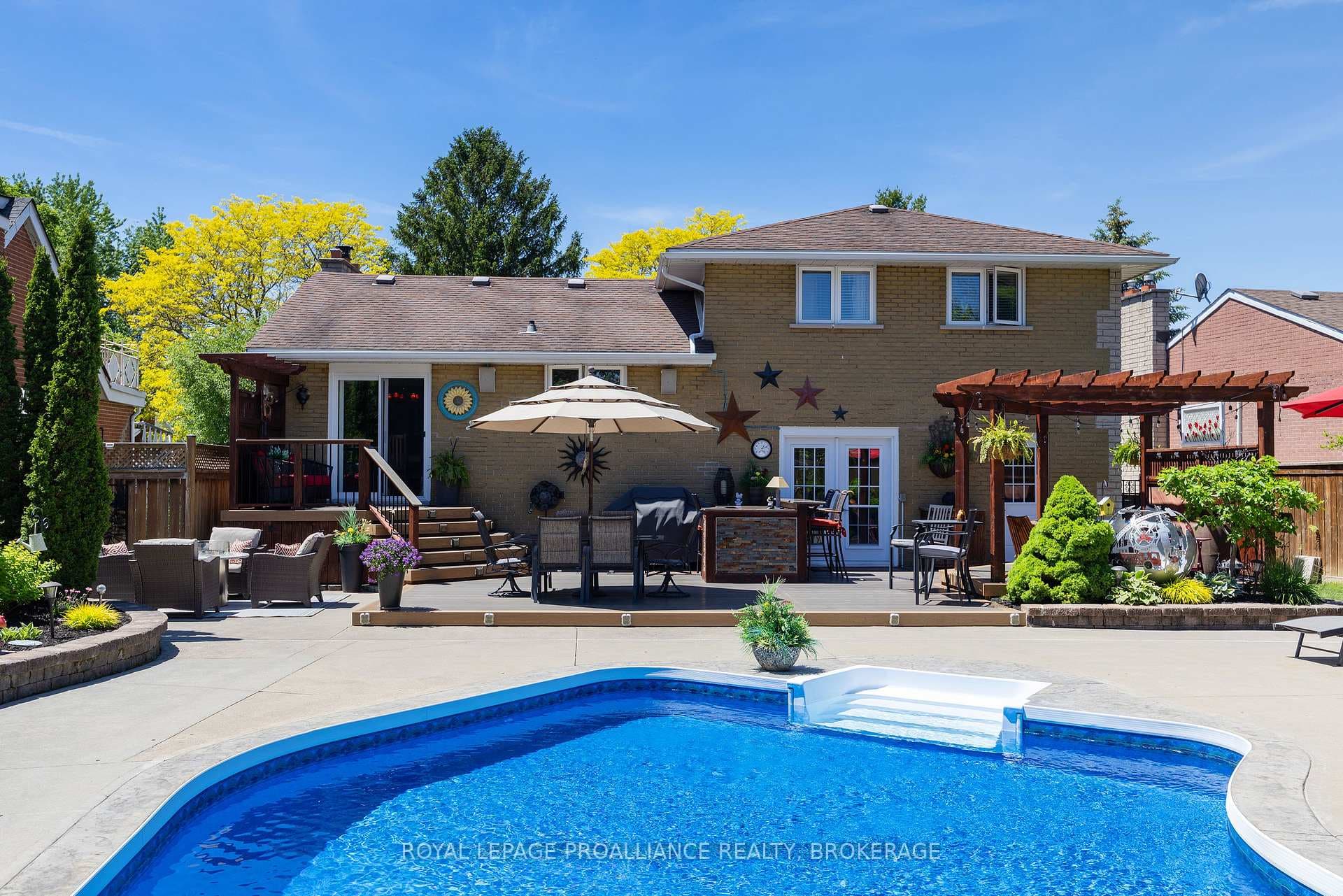 317 Avenue Road photo 4