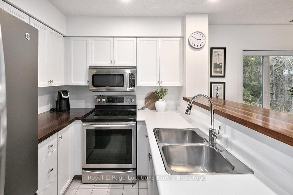 330 Mariners Way photo 7