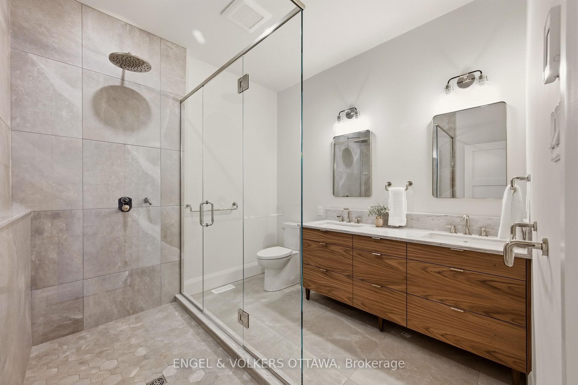 35 MacKay Street photo 43