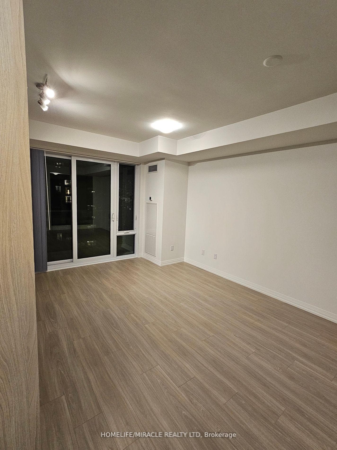 28 Widmer Street Unit 3826 photo 5