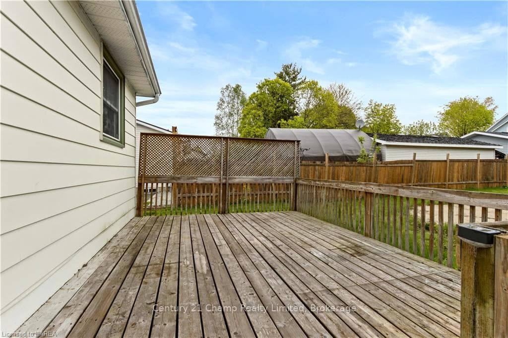 135 ELM Street photo 36