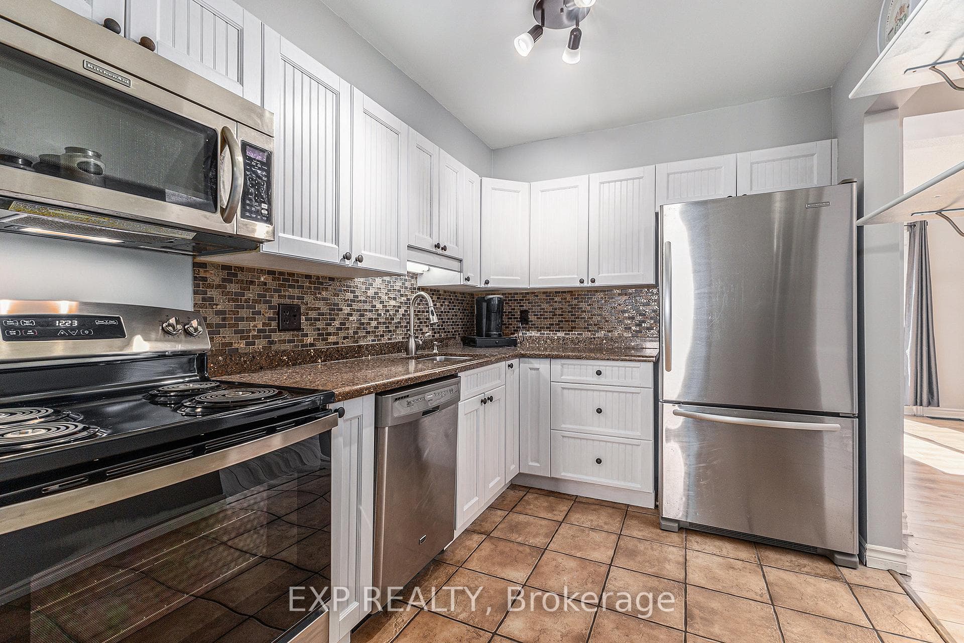 84 Woodford Way photo 12