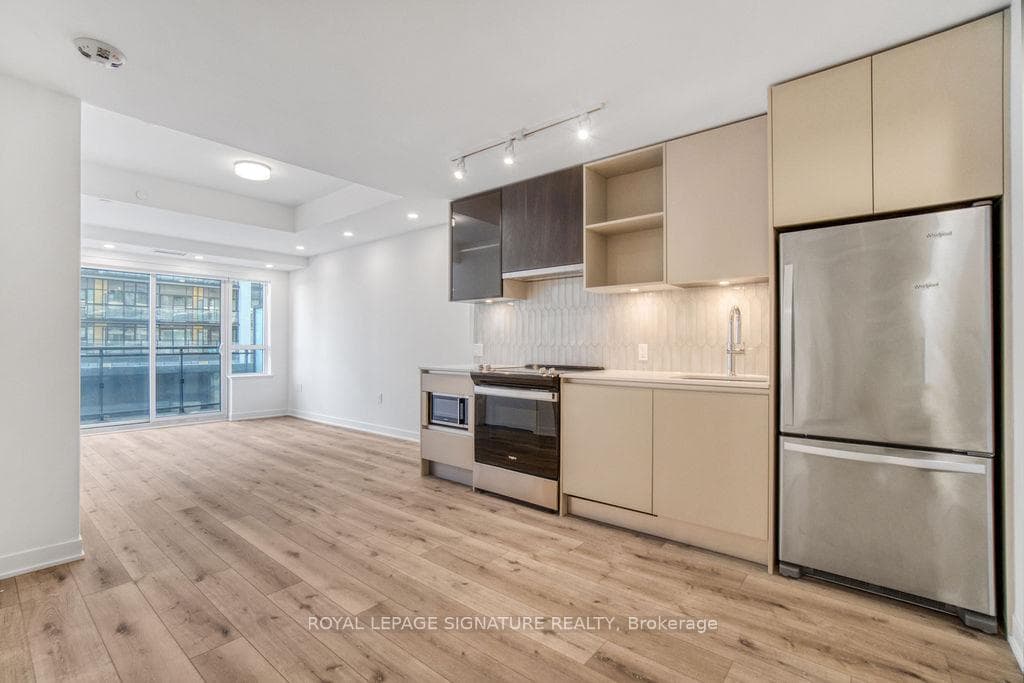 395 Dundas Street Unit 418 photo 6