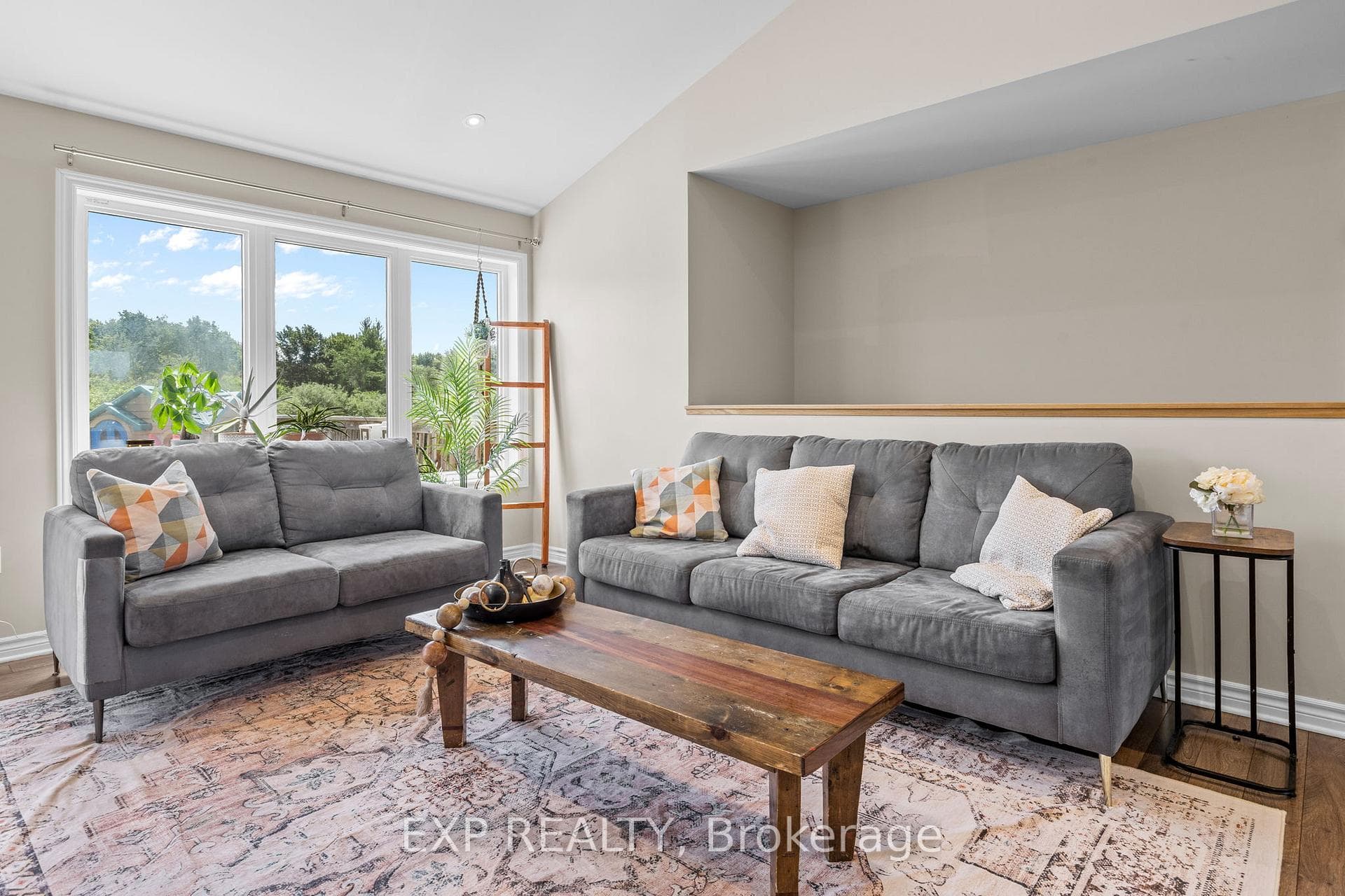 4153 Roger Stevens Drive photo 9