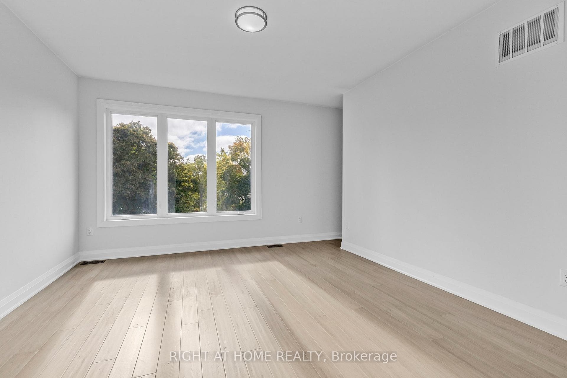 97 Sophia Street photo 13