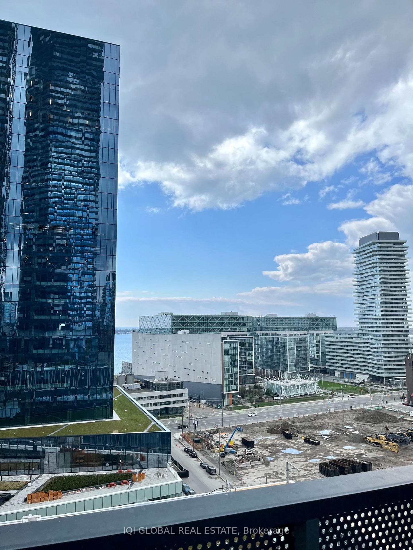 City/Lake View