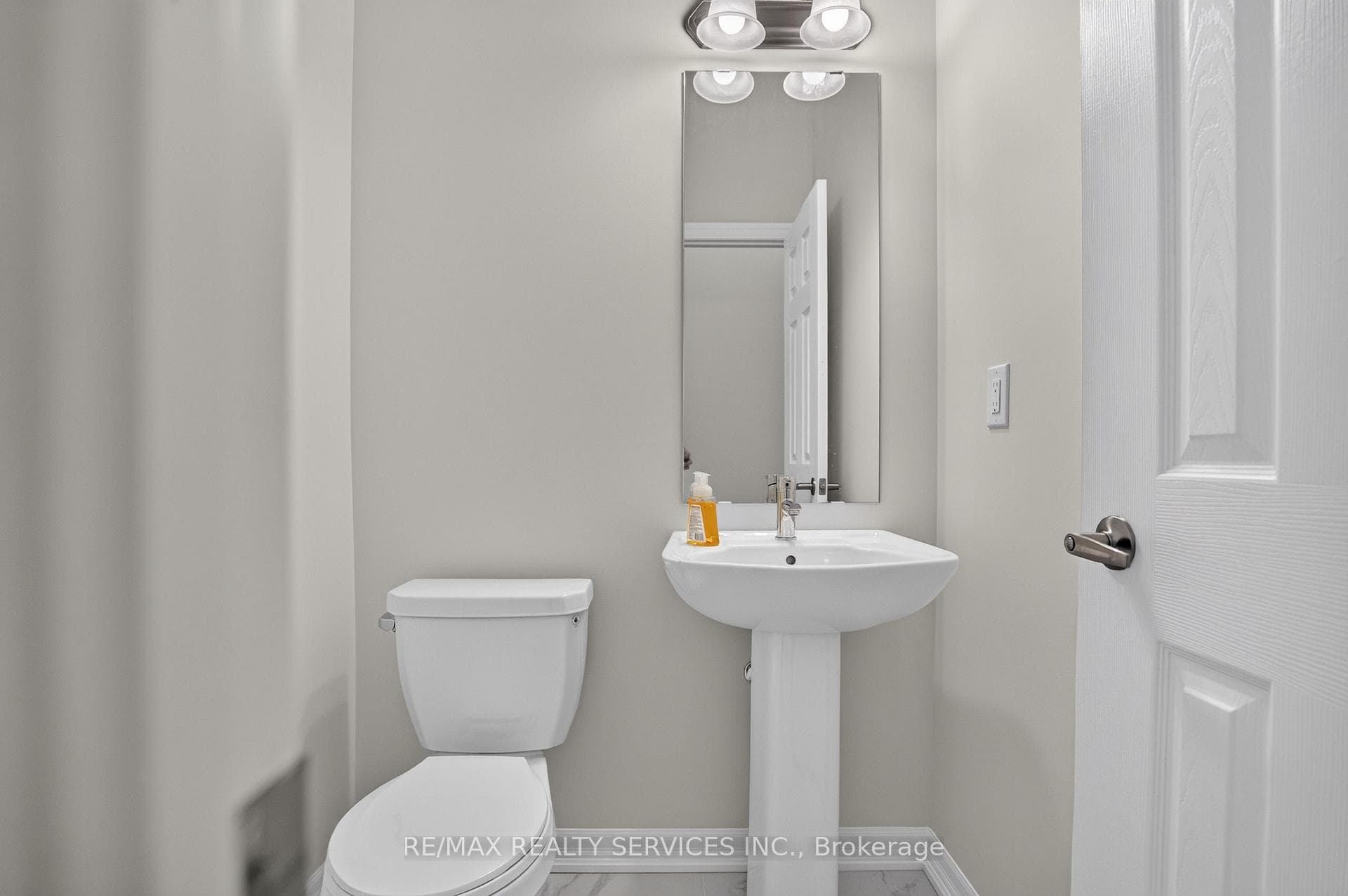 244 Warden Street photo 17