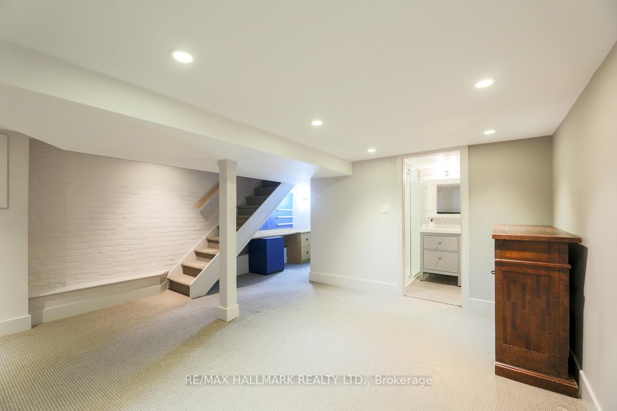 239 Bain Avenue photo 27