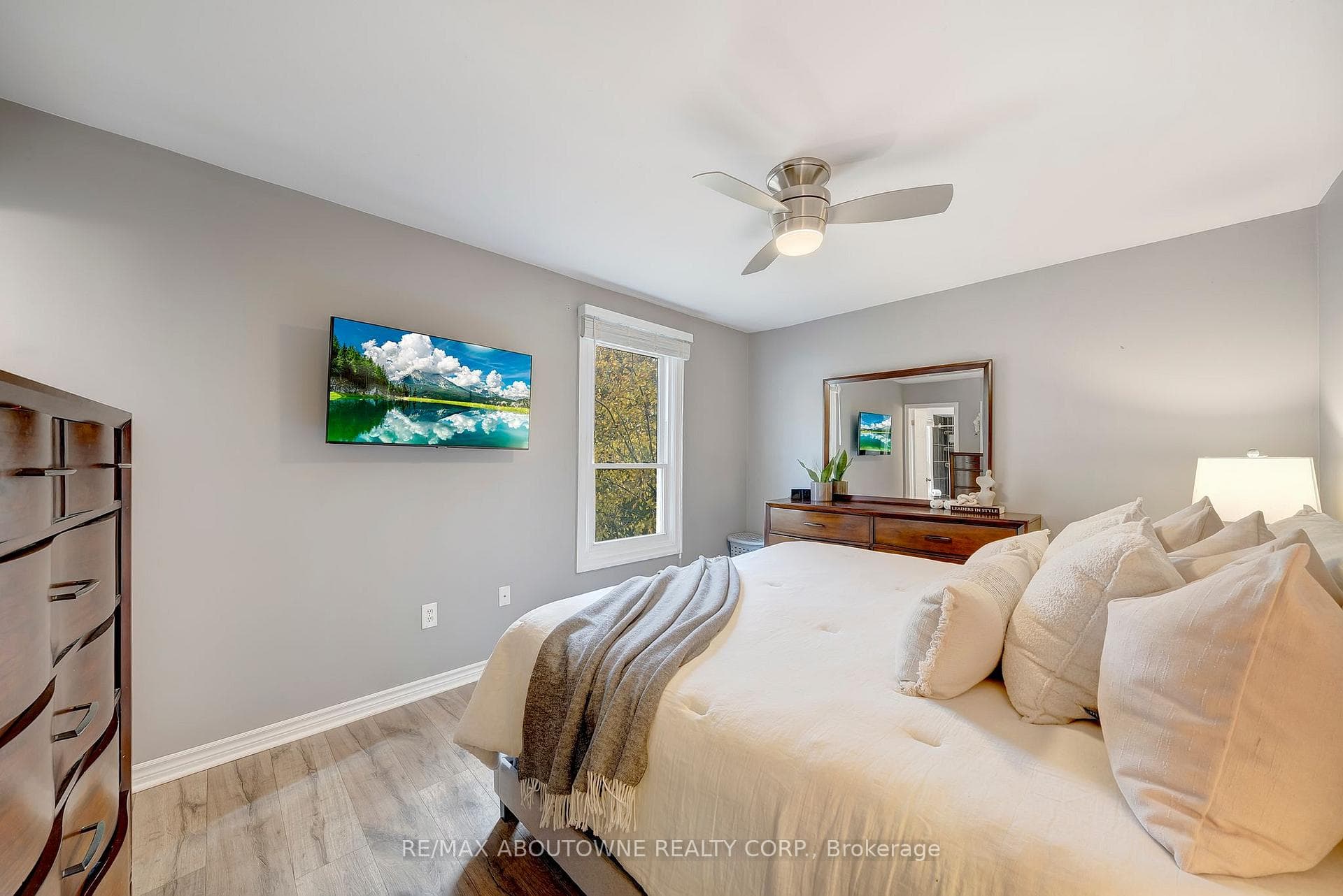 5475 Lakeshore Road Unit 29 photo 11