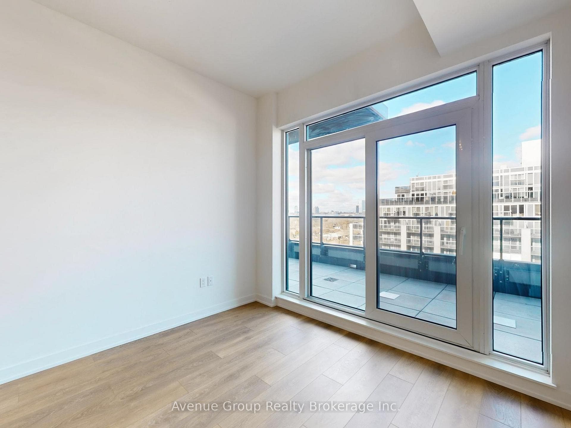 1037 The Queensway N/A Unit 620 photo 11