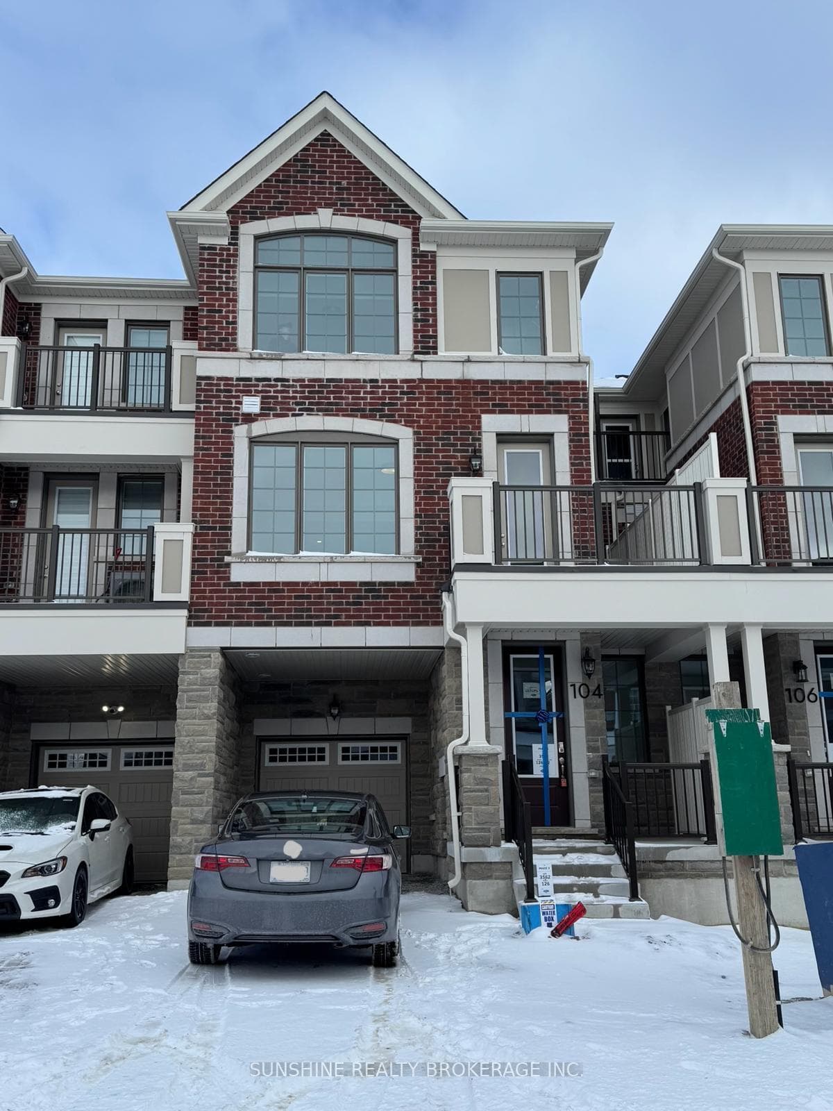 104 Azure Drive photo 1