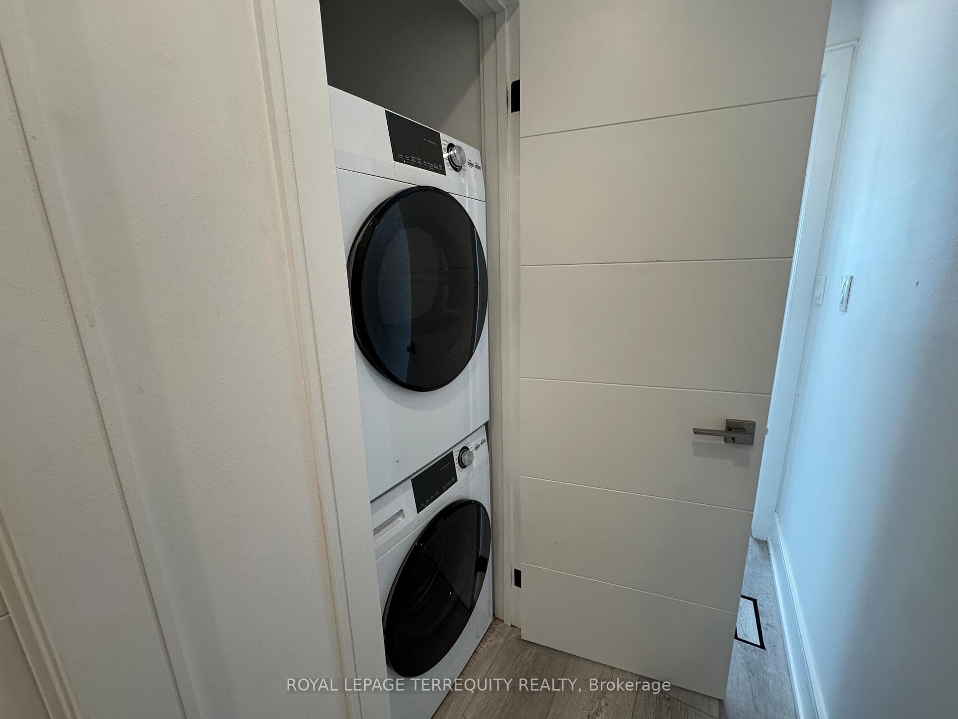 200 Munro Street Unit 2 photo 10