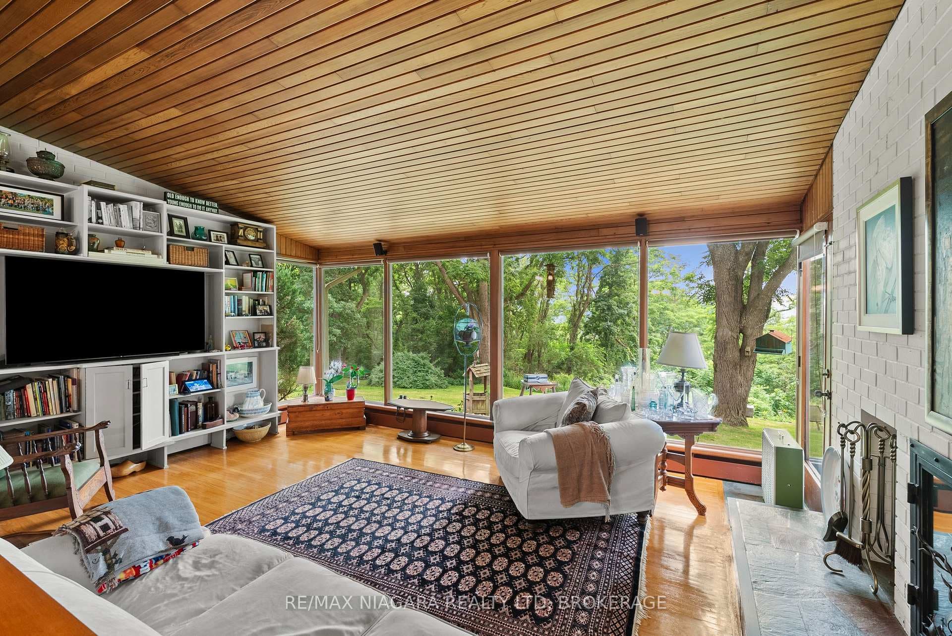 46 Melrose Drive photo 11