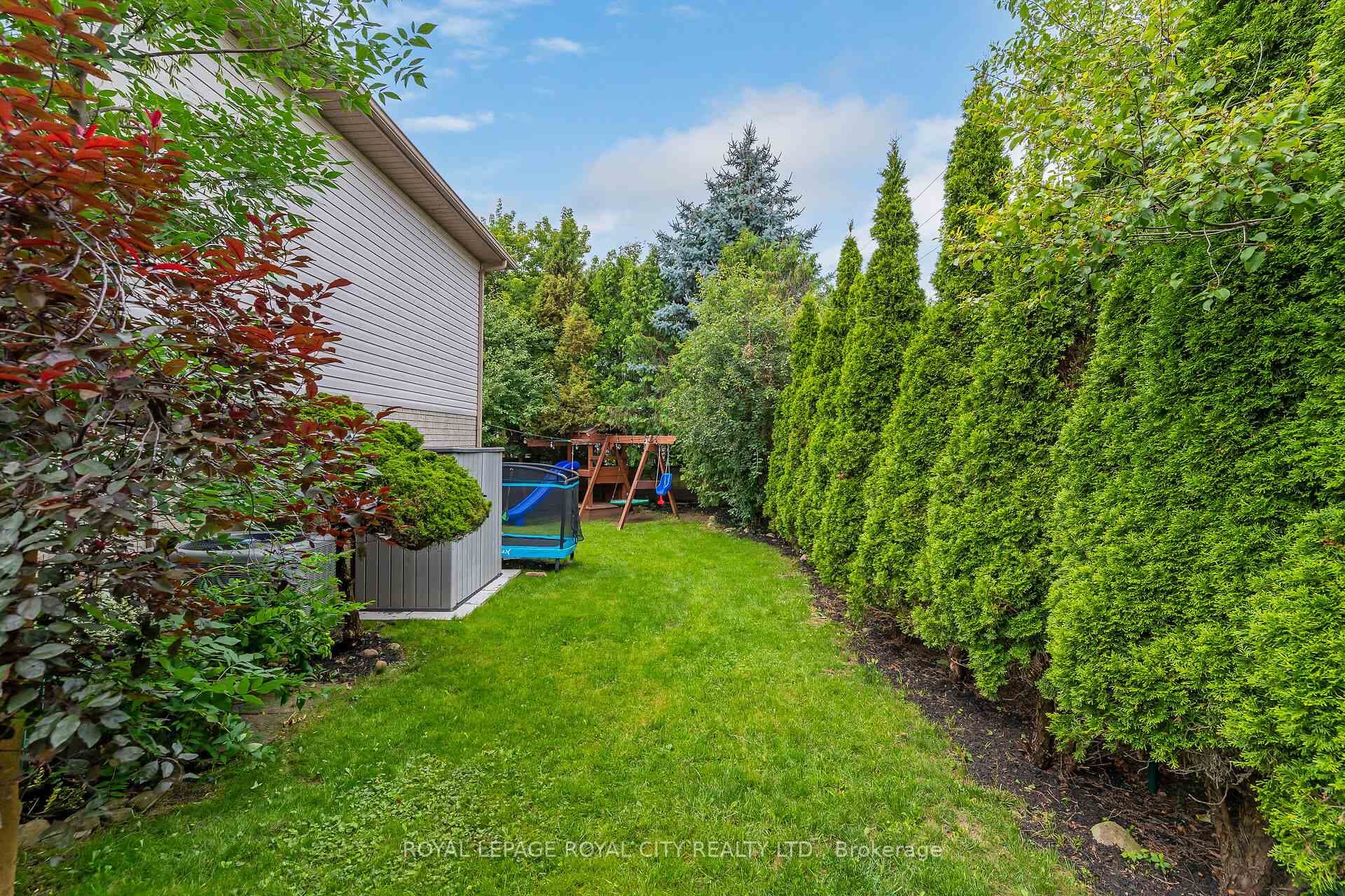 1 Boulder Crescent photo 40