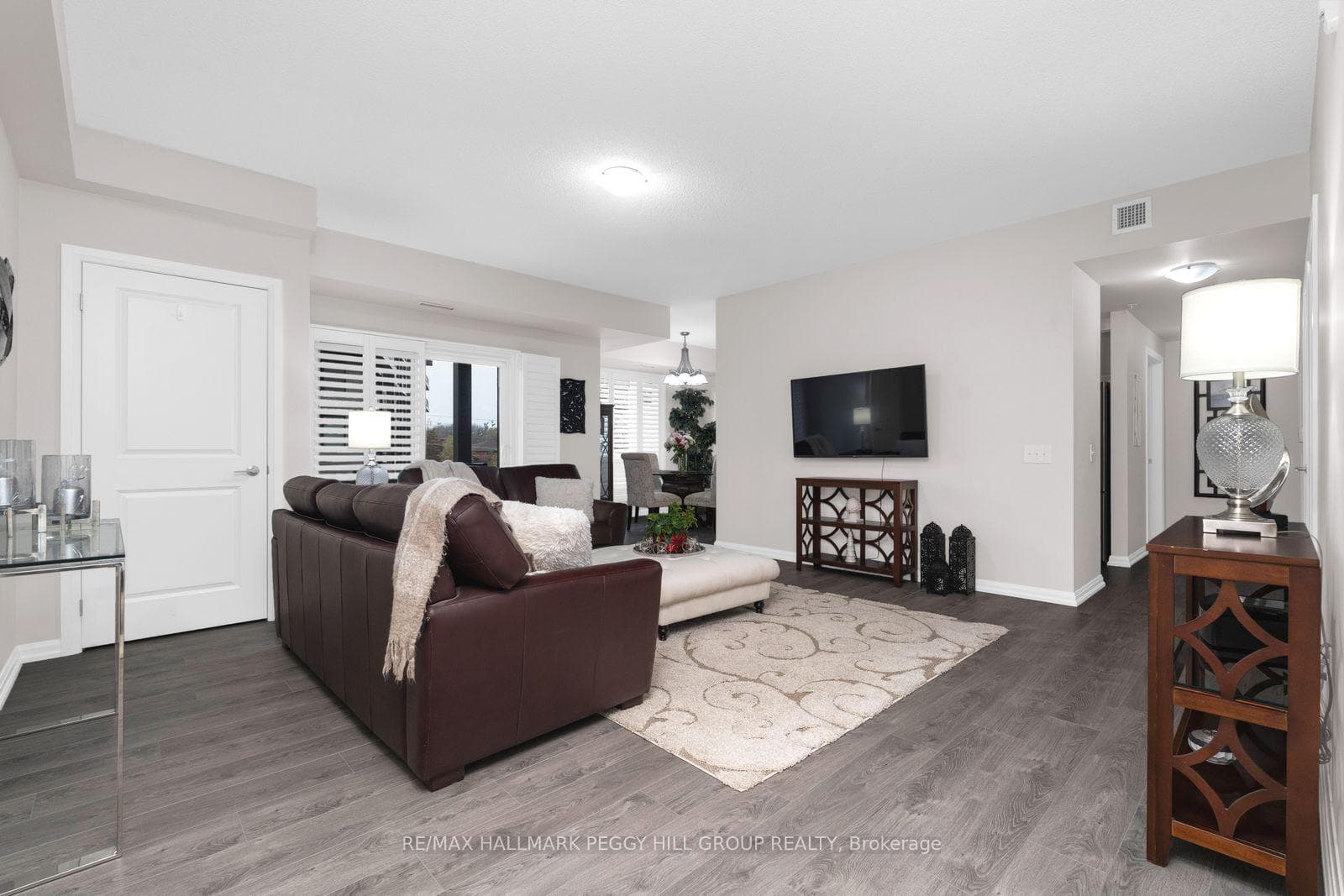 302 Essa Road Unit 201 photo 2