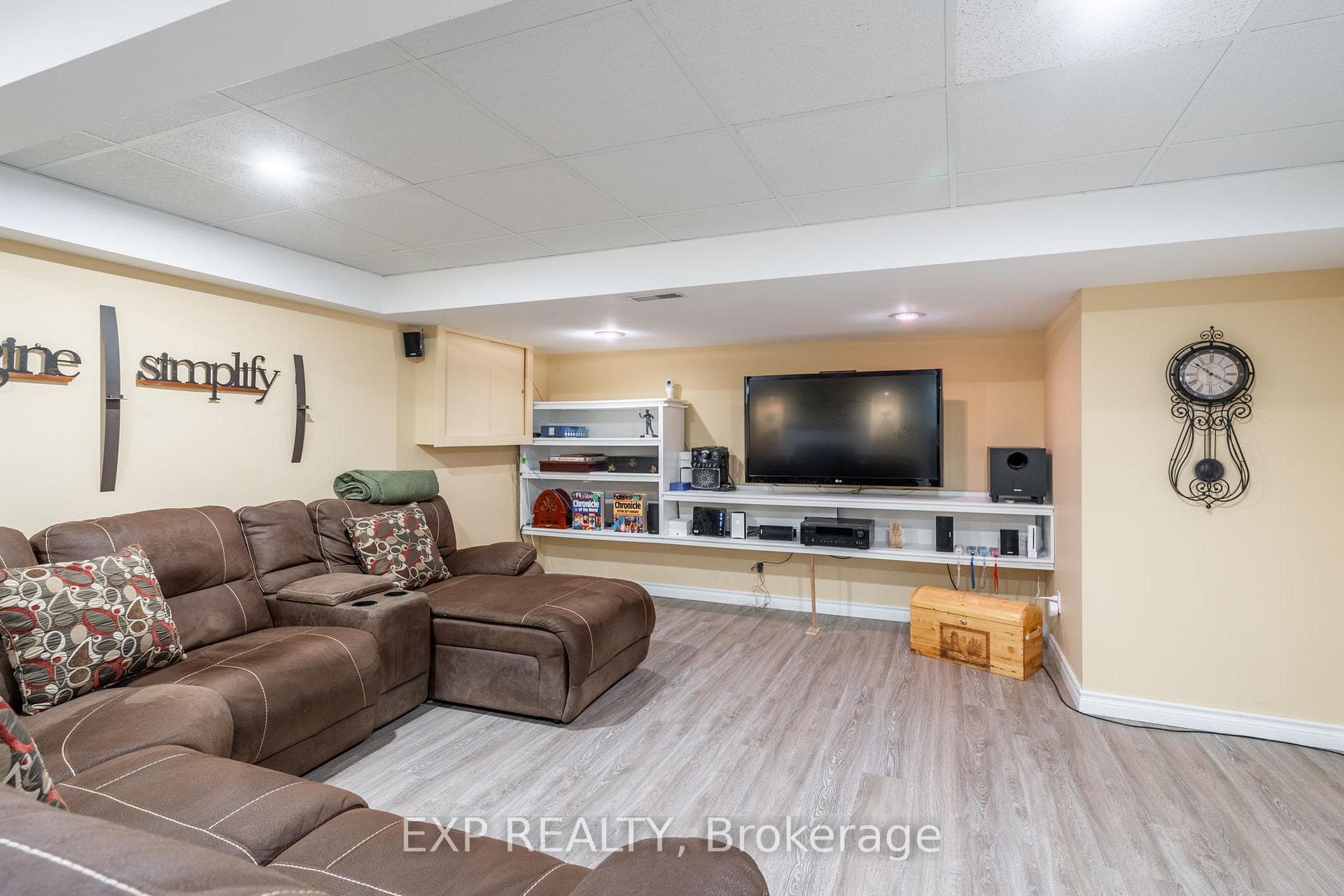 4052 Hixon Street photo 12