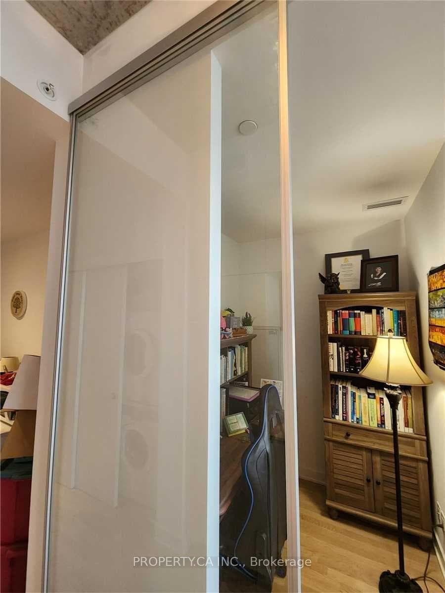 185 Roehampton Avenue Unit 1607 photo 7