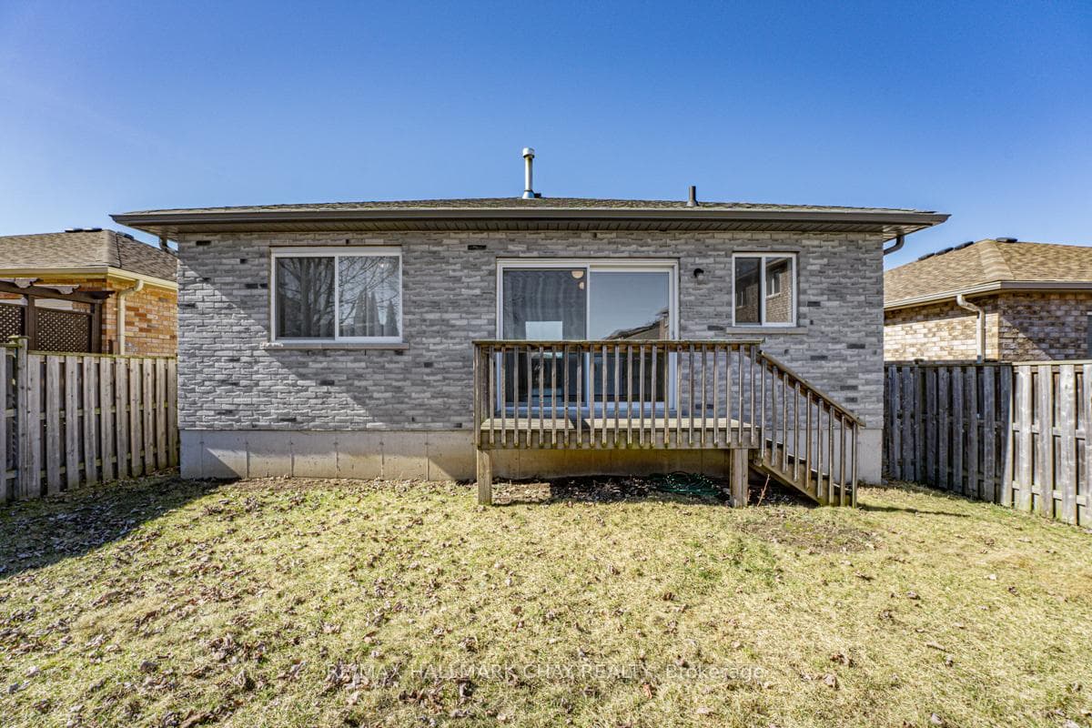 106 Seline Crescent photo 33