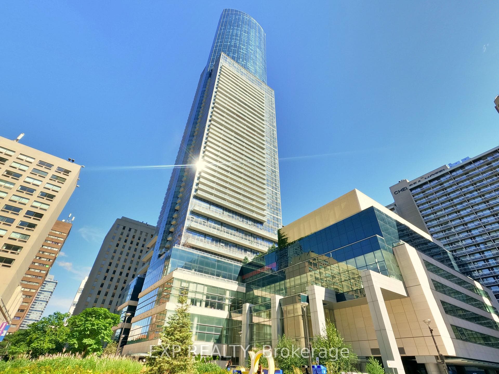 386 Yonge Street Unit 1512 photo 19