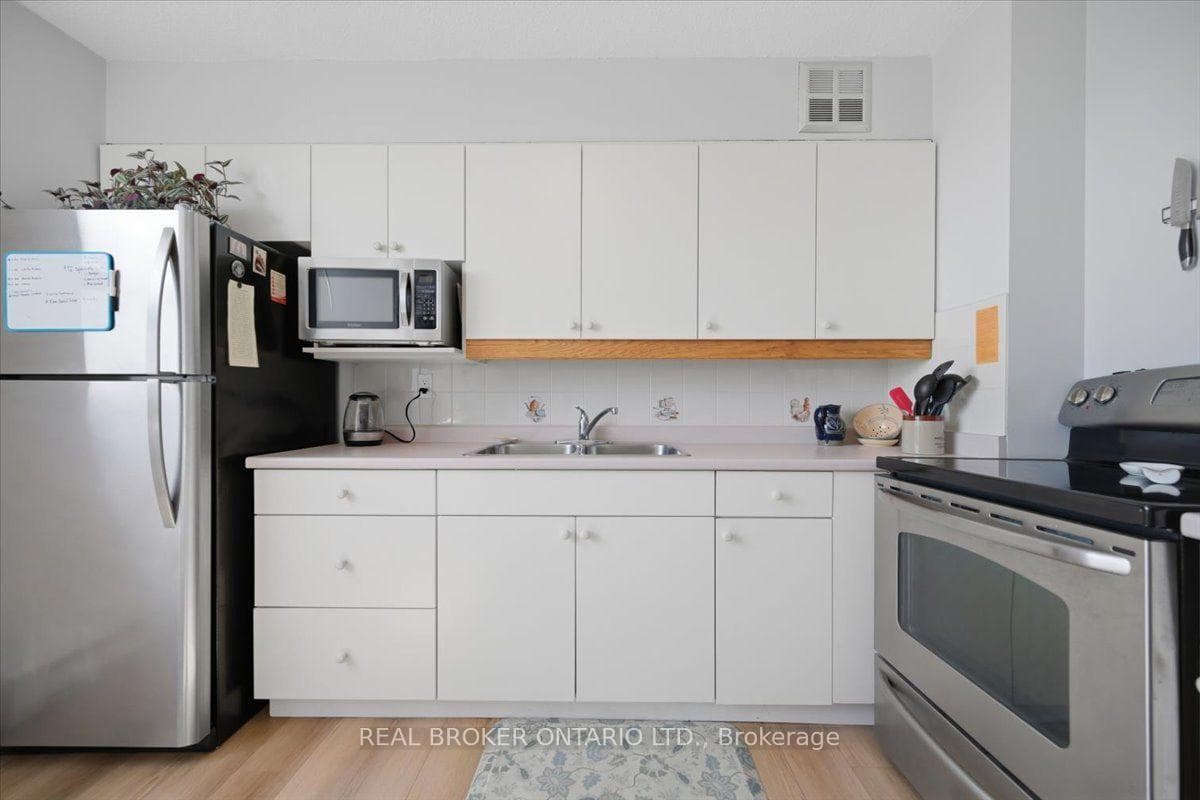 700 Dynes Road Unit 916 photo 7