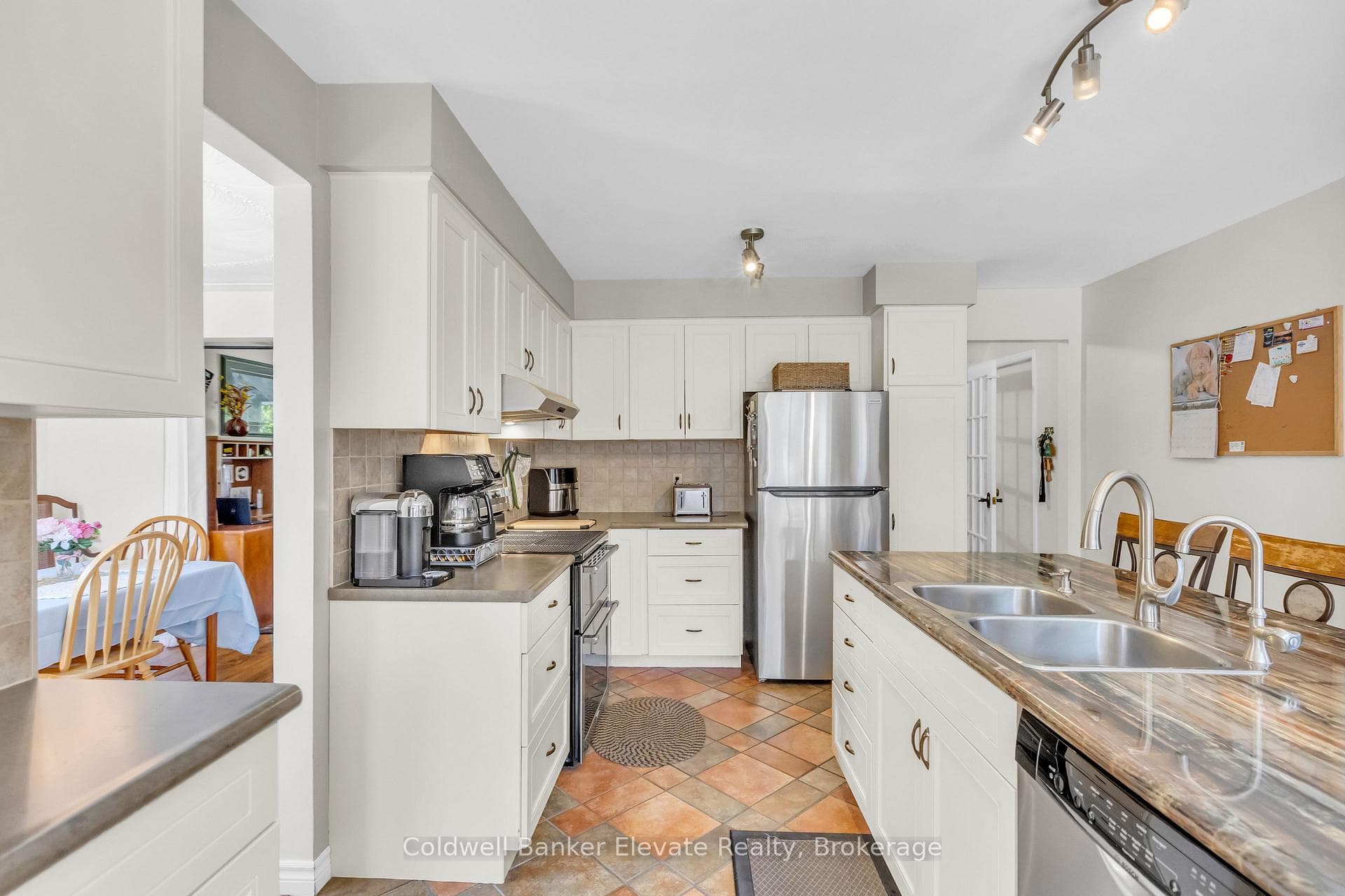 359 Lexington Road photo 16