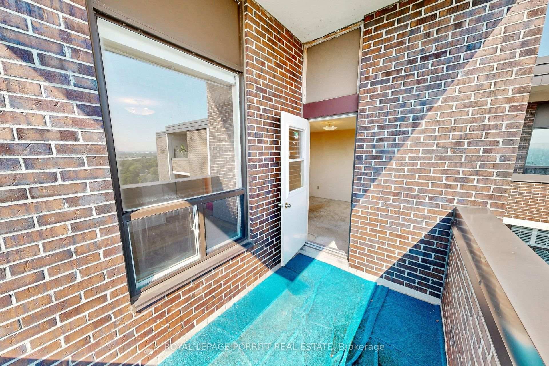 1535 Lakeshore Road Unit PH01 photo 33