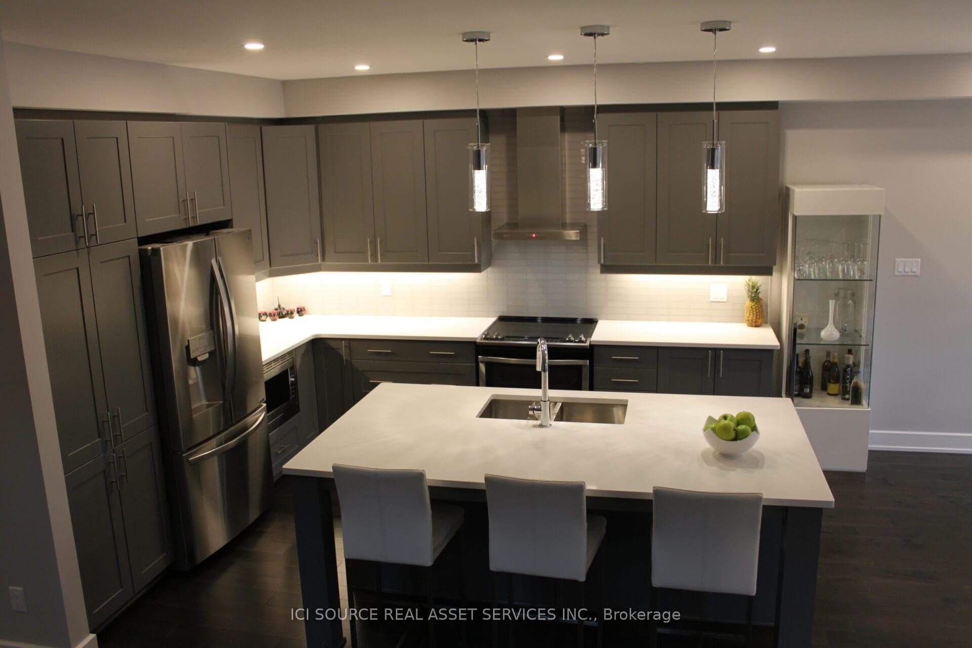 333 Lysander Place photo 3
