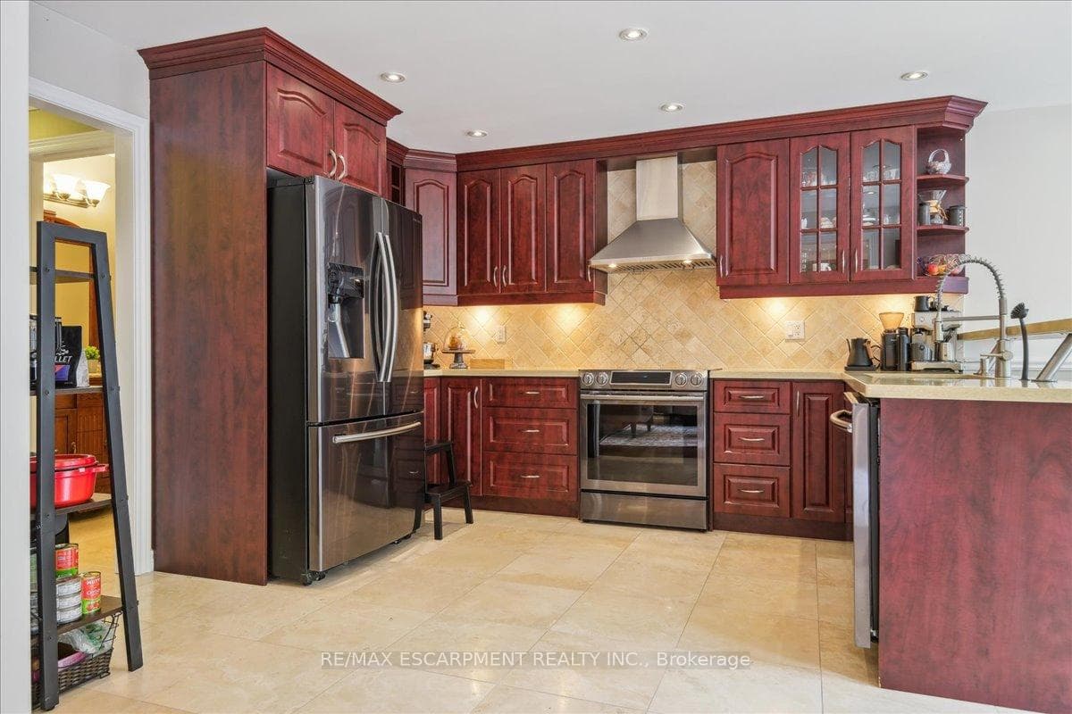 2580 Strathmore Crescent photo 11